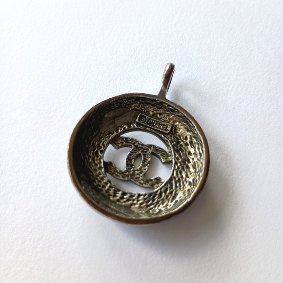 Vintage Chanel pendant - Picture 3 of 6